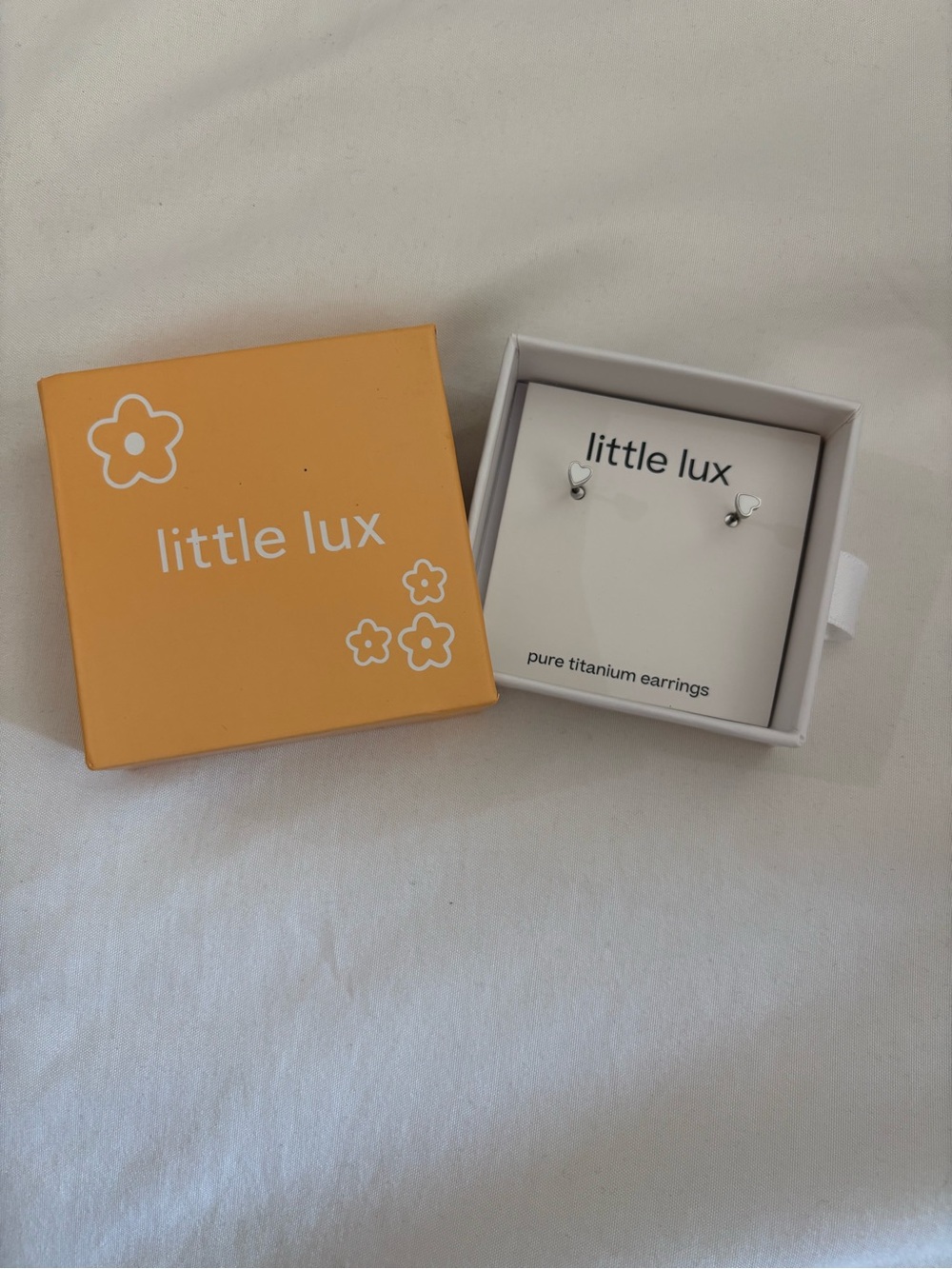 Tini Lux titanium flatback studs